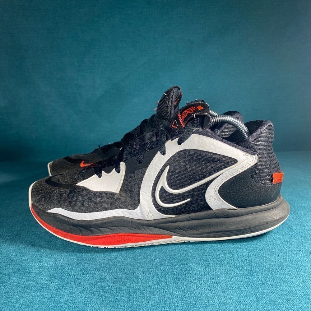 Size 8.5 - Men’s Nike Kyrie low 5 bred dominoes shoes